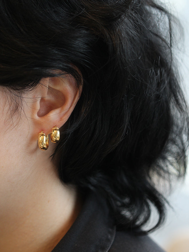 6mm Chunky Gold Huggies – POPPY FINCH