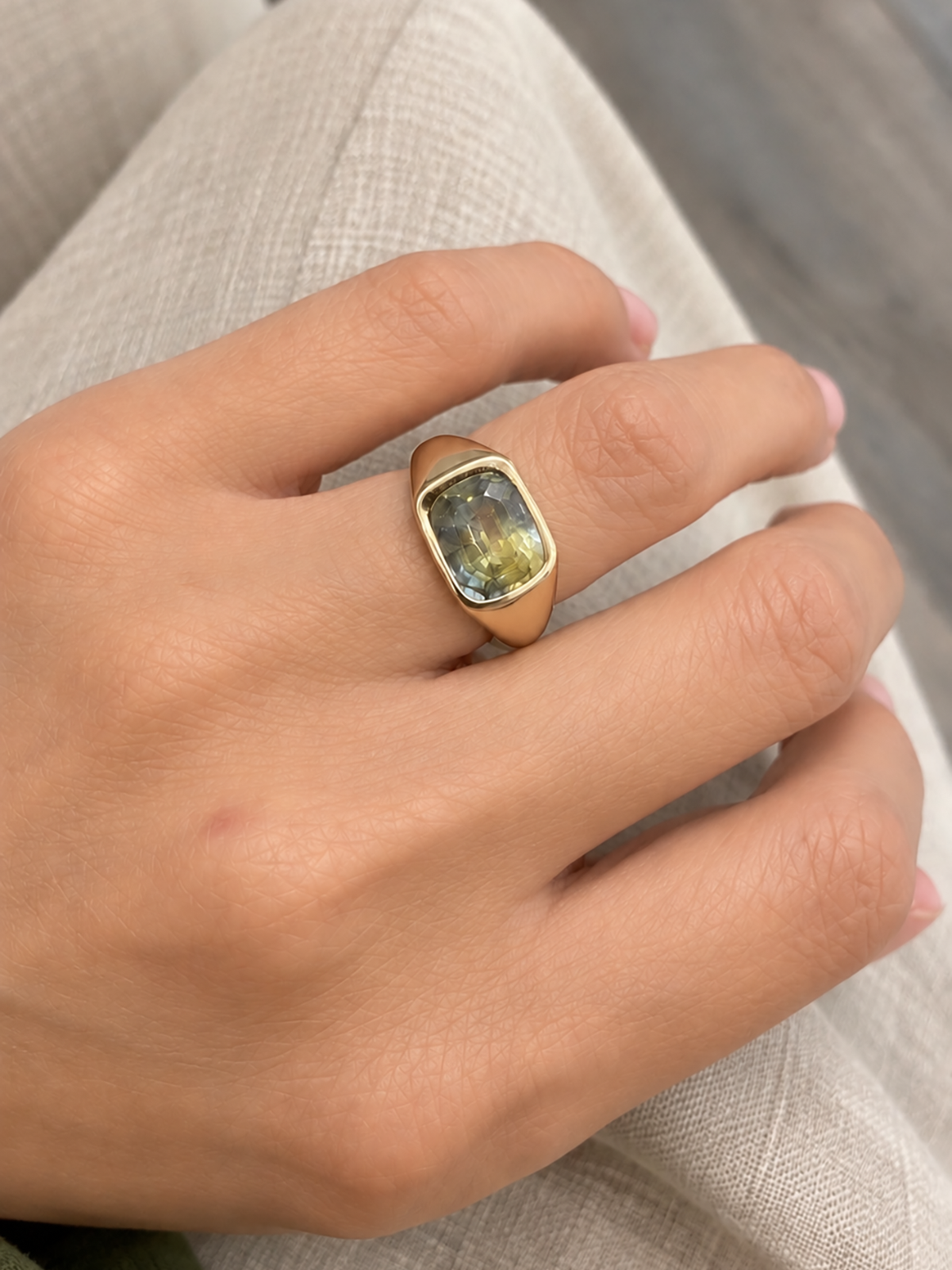 One-of-a-Kind Bi-Color Sapphire Bela Ring