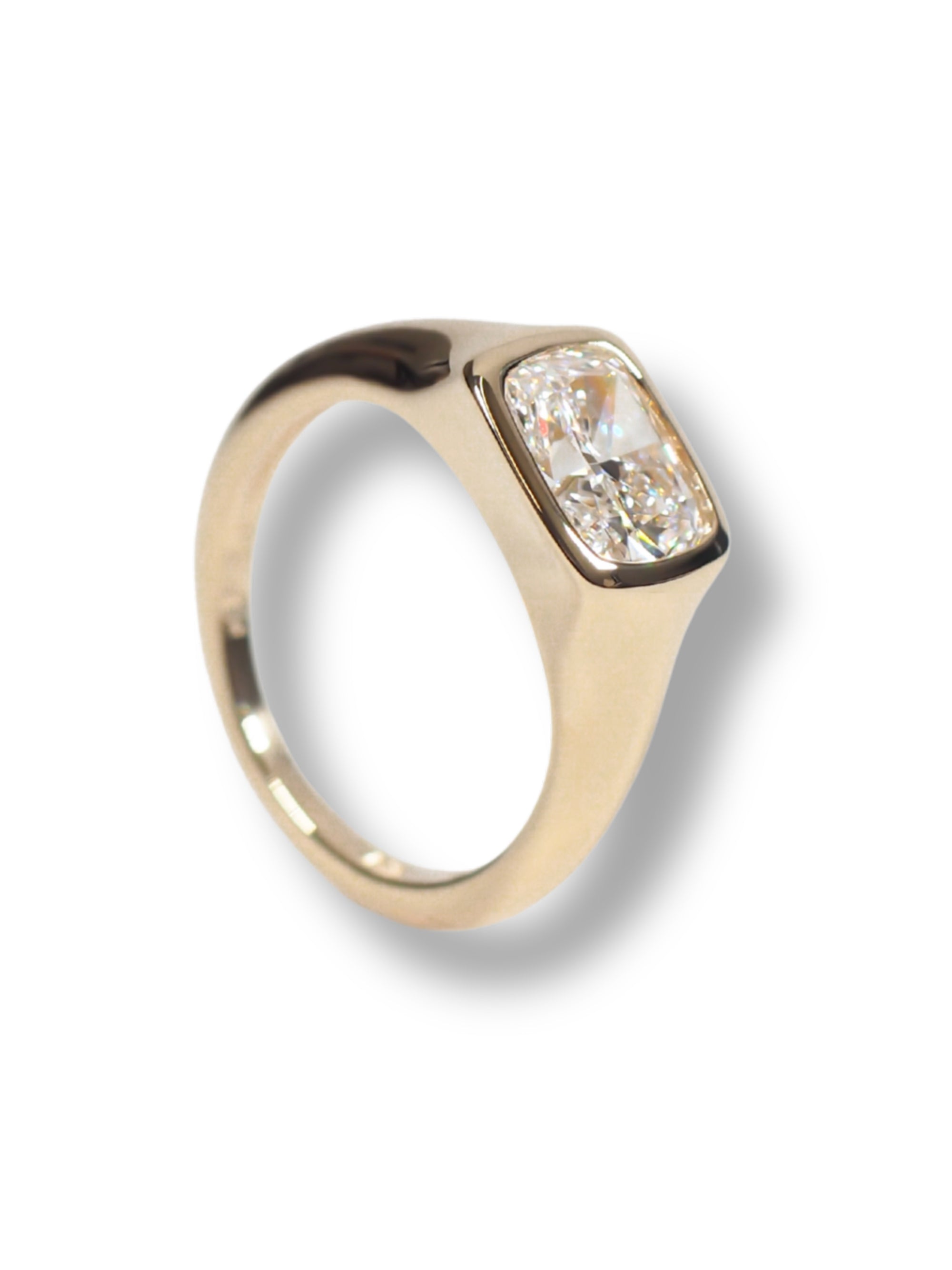 Aras Diamond Signet Ring
