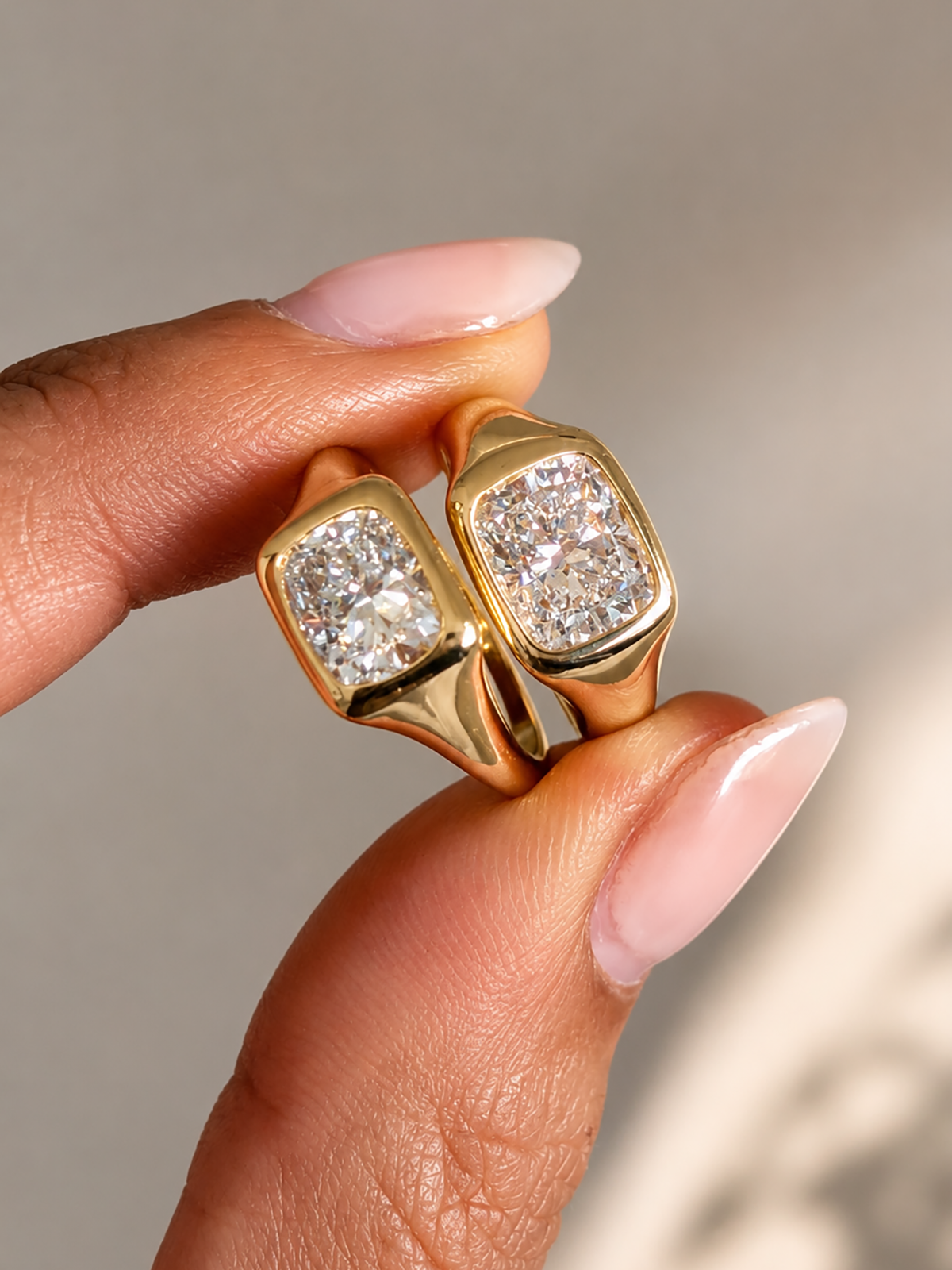 Aras Diamond Signet Ring
