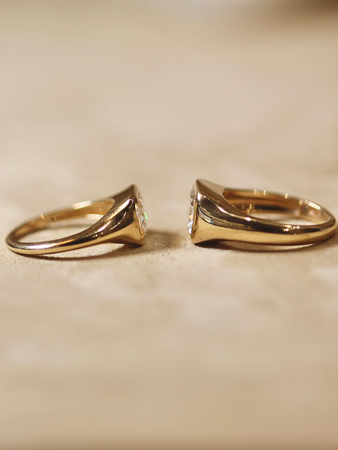 Aras Diamond Signet Ring