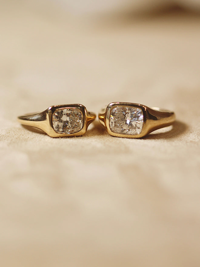 Aras Diamond Signet Ring