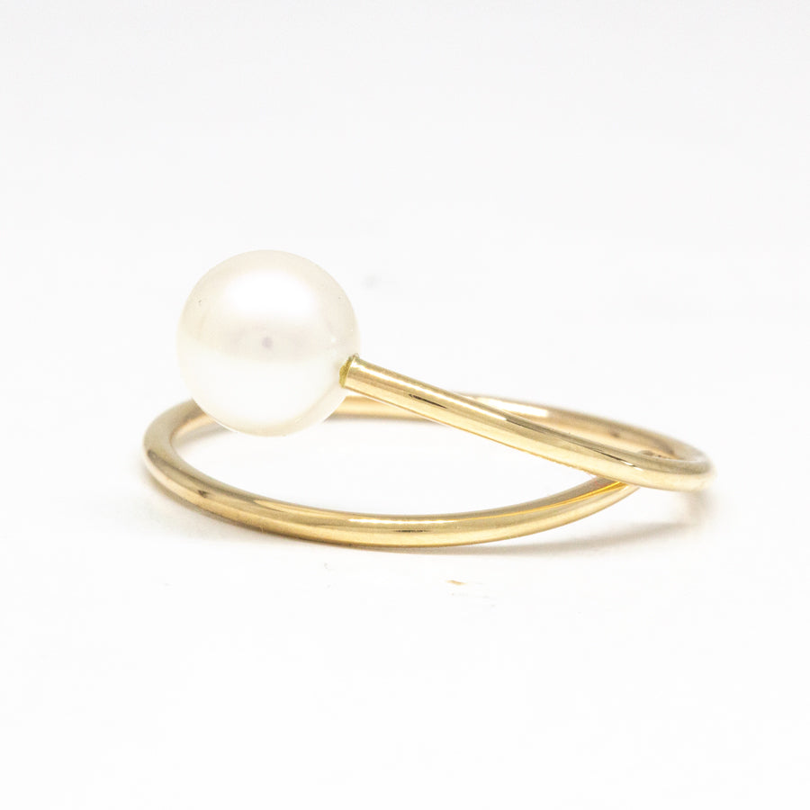 Pearl ring sales gold band