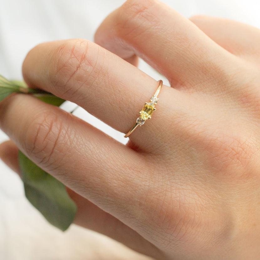 Gold yellow sapphire ring store